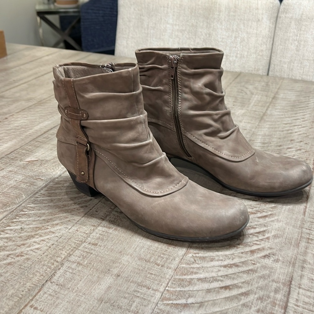 Cobb Hill Boots Womens  9M  Ankle Bootie Side Zip  Brown Leather VGUC
